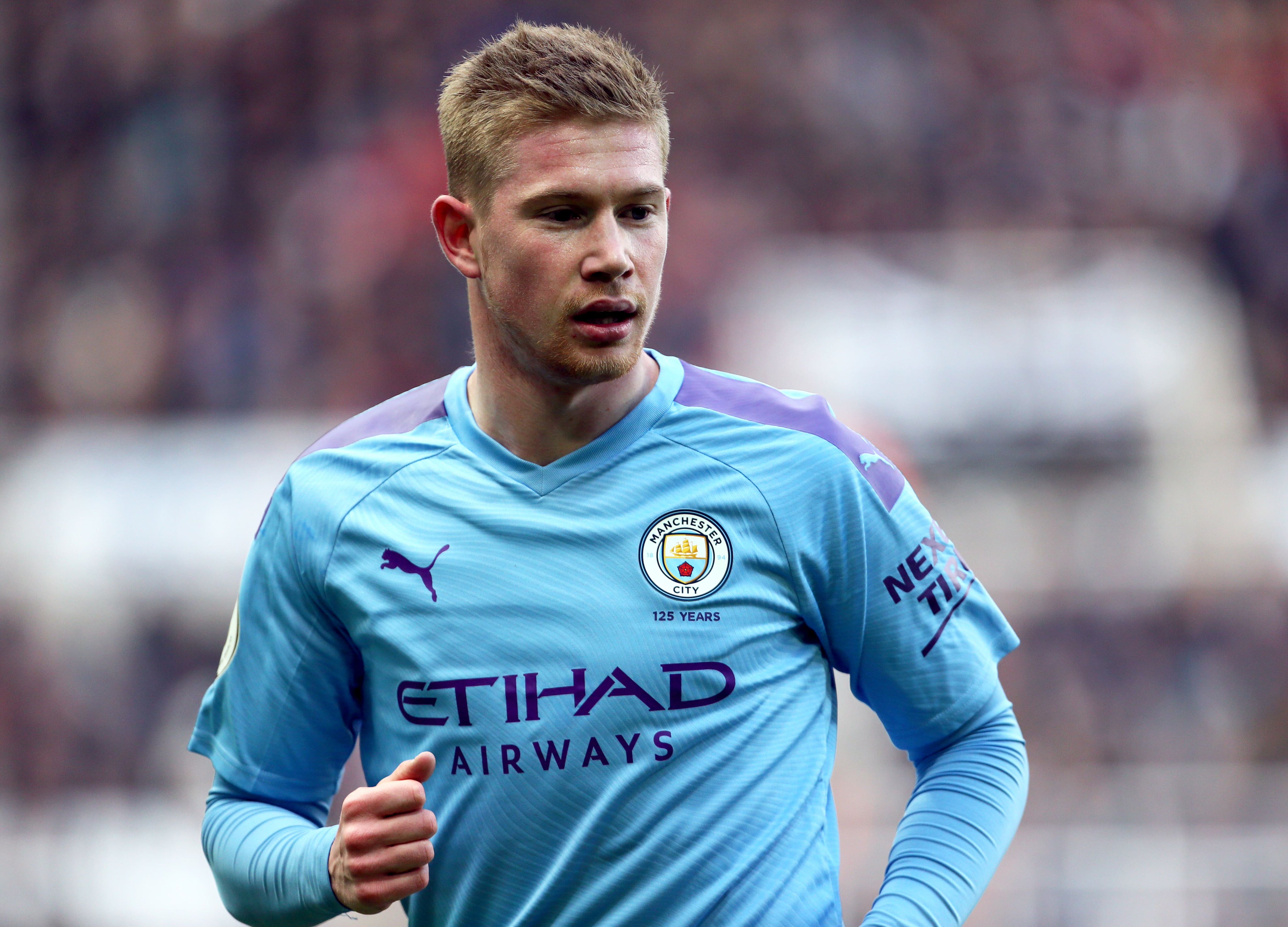 巴萨赛前发小白当年绝杀照，切尔西赛后用埃斯特旺破门照回应（巴萨赛前晒小白绝杀旧照，切尔西赛后以埃斯特旺进球照回敬）