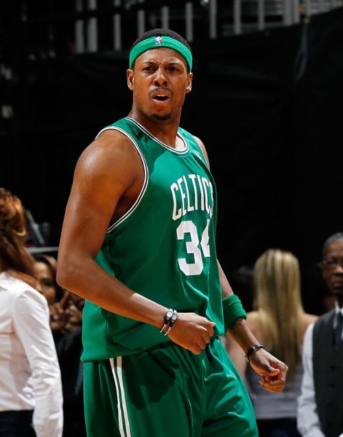 立大功！杨瀚森造埃迪第5次犯规，后者被换下（关键一幕！杨瀚森造成埃迪第5次犯规，埃迪随即被换下）