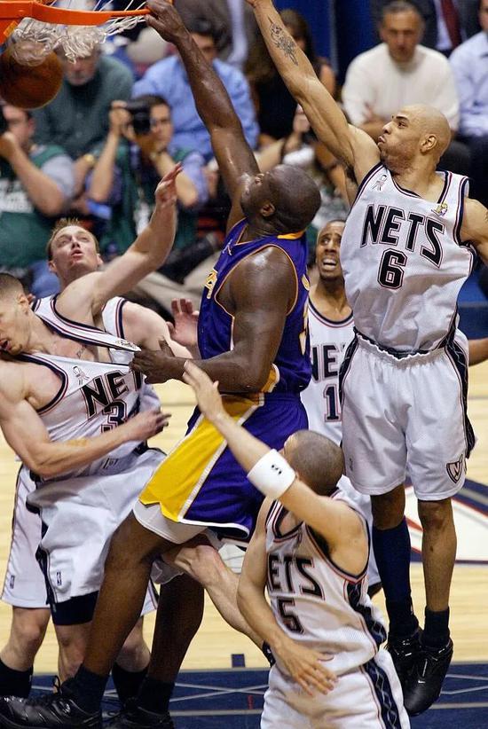 选择在伯纳乌领德国骑士十字勋章，克罗斯：皇马一直是我的家（将领奖地点定在伯纳乌，克罗斯获颁德国骑士十字勋章：皇马一直是我的家）