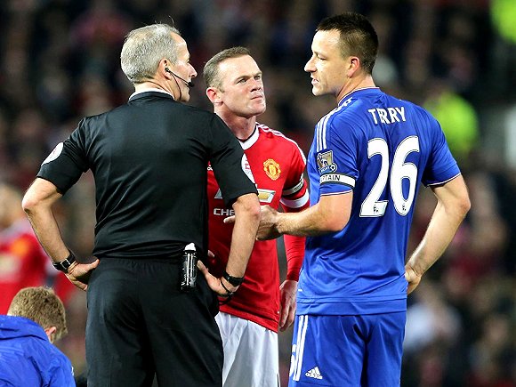 前意甲裁判谈DV9点球被吹：他和防守球员互有拉扯，都不犯规（前意甲名哨评DV9点球被判无效：与后卫相互拉拽，双方动作均不构成犯规）