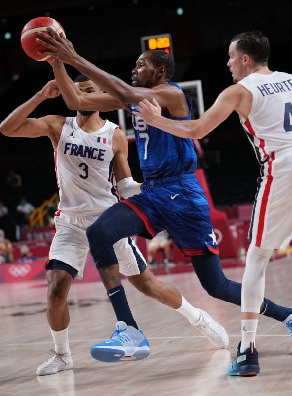 恒大国脚做青训直面现实：想踢职业的孩子少了（恒大国脚投身青训直言现实：立志踢职业的孩子在减少）