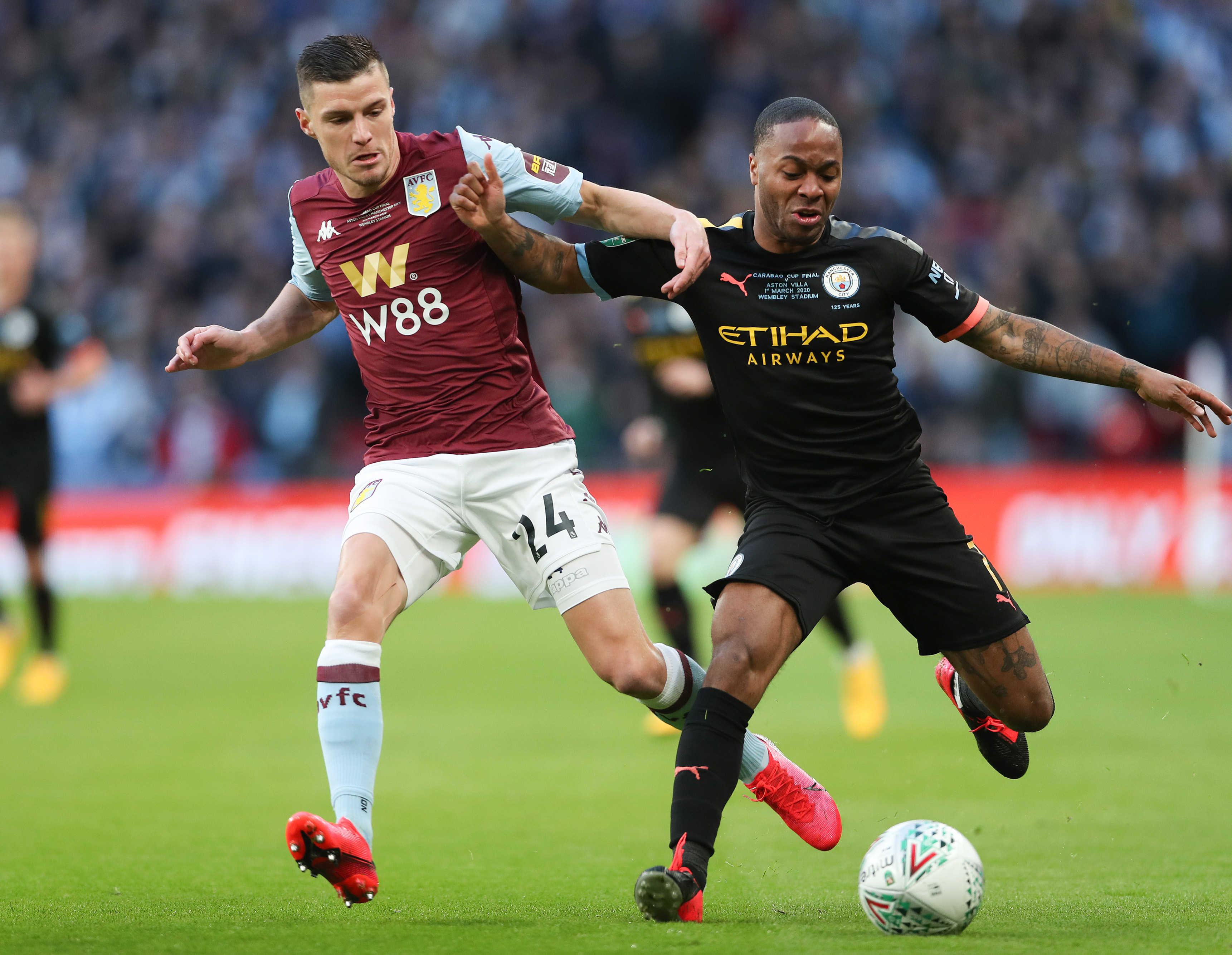 🦅官方：水晶宫将身穿我们的2025／26赛季红蓝配色主场球衣（🦅官宣：水晶宫将身披我们2025／26赛季红蓝主场战袍）