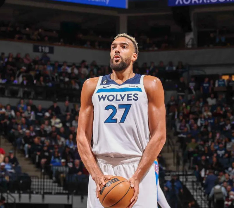 震怒！曝利物浦考虑重罚萨拉赫：内部禁赛 或已踢完红军生涯最后1场（传利物浦考虑对萨拉赫重罚：或内部停赛，恐已踢完红军生涯最后一战）