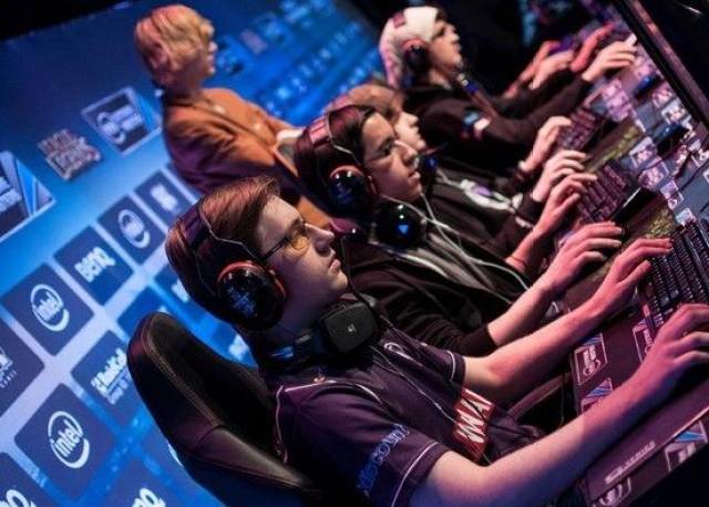 他们同样依 他们同样依